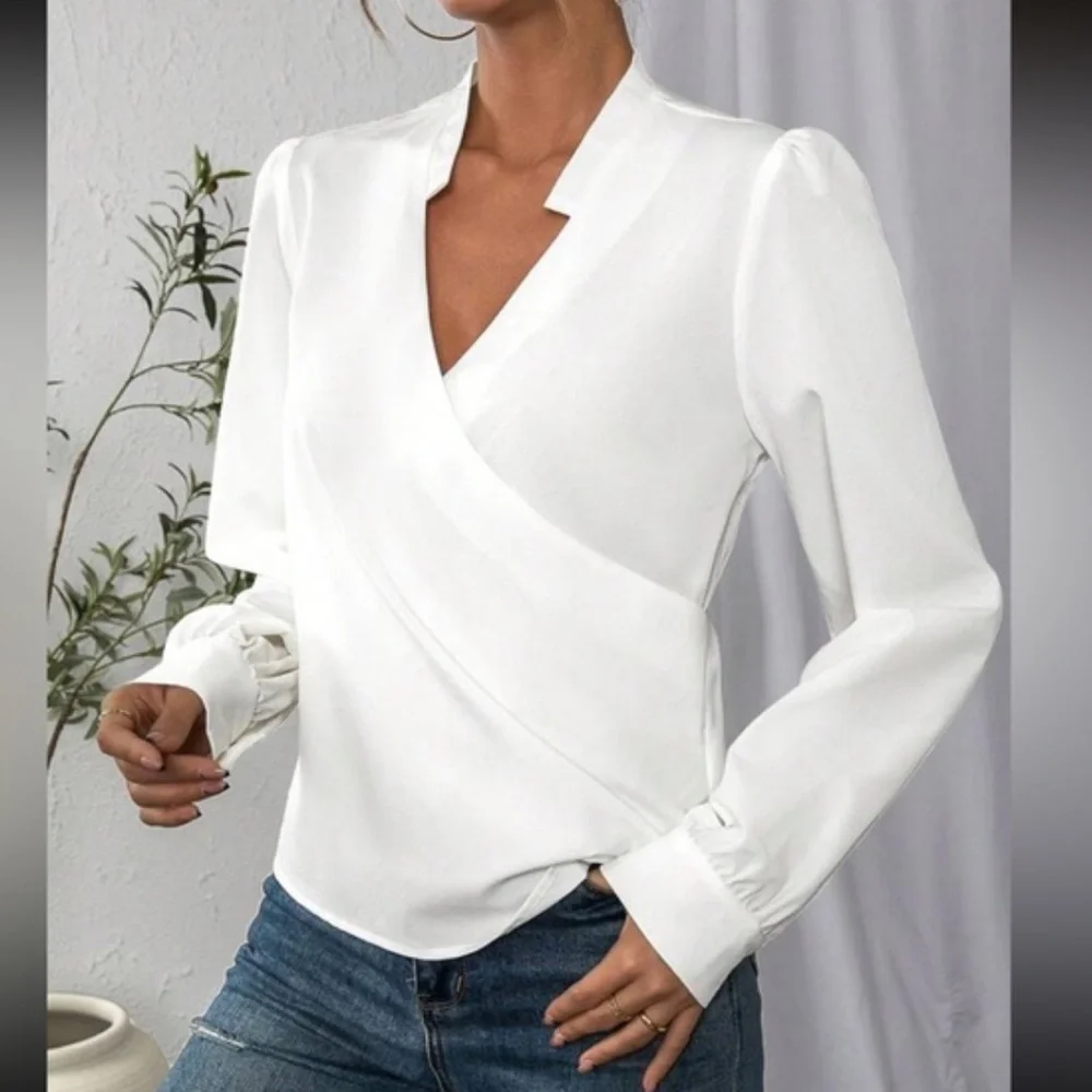 Luxe white classic surplice long sleeve blouse - Picture 4 of 4